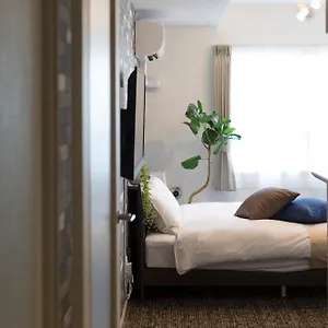 Aparthotel One's