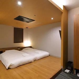 Gardens Hotel *